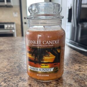 Yankee Candle Amber Sunset with Tropical Design
